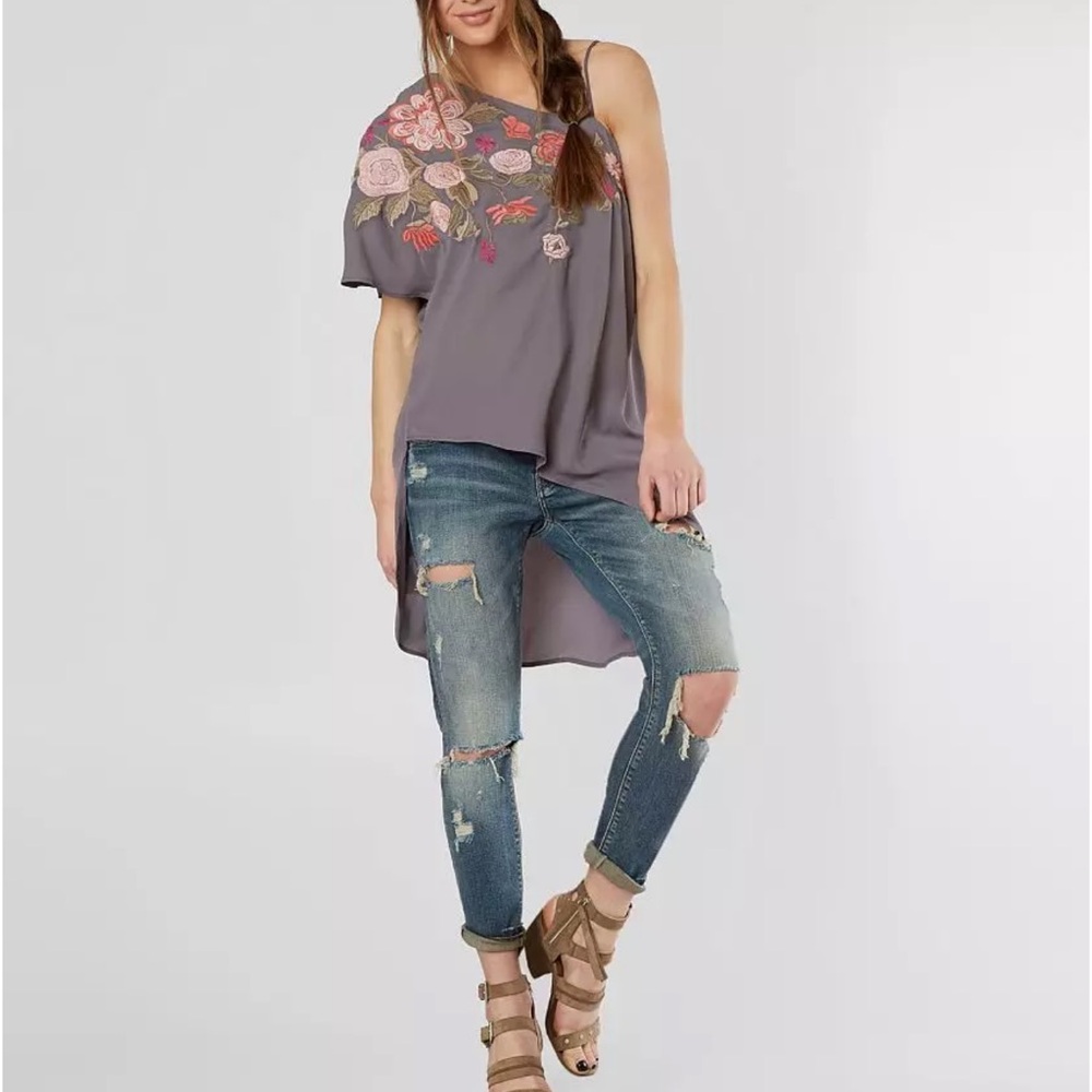 gimmicks by BKE One-Shoulder Gray Floral Embroidered Asymmetrical Top